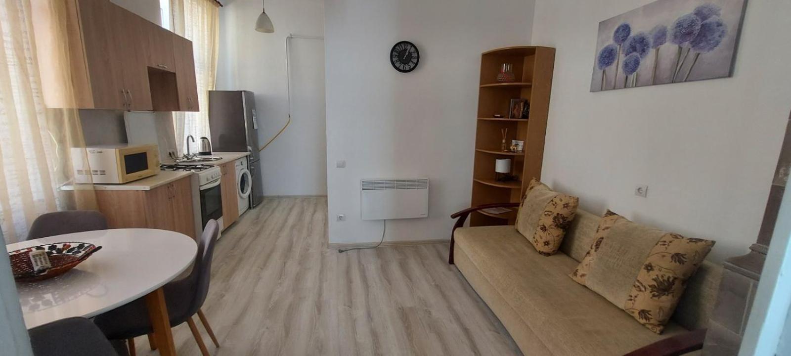 White Rooms On City Center Lviv Exterior foto