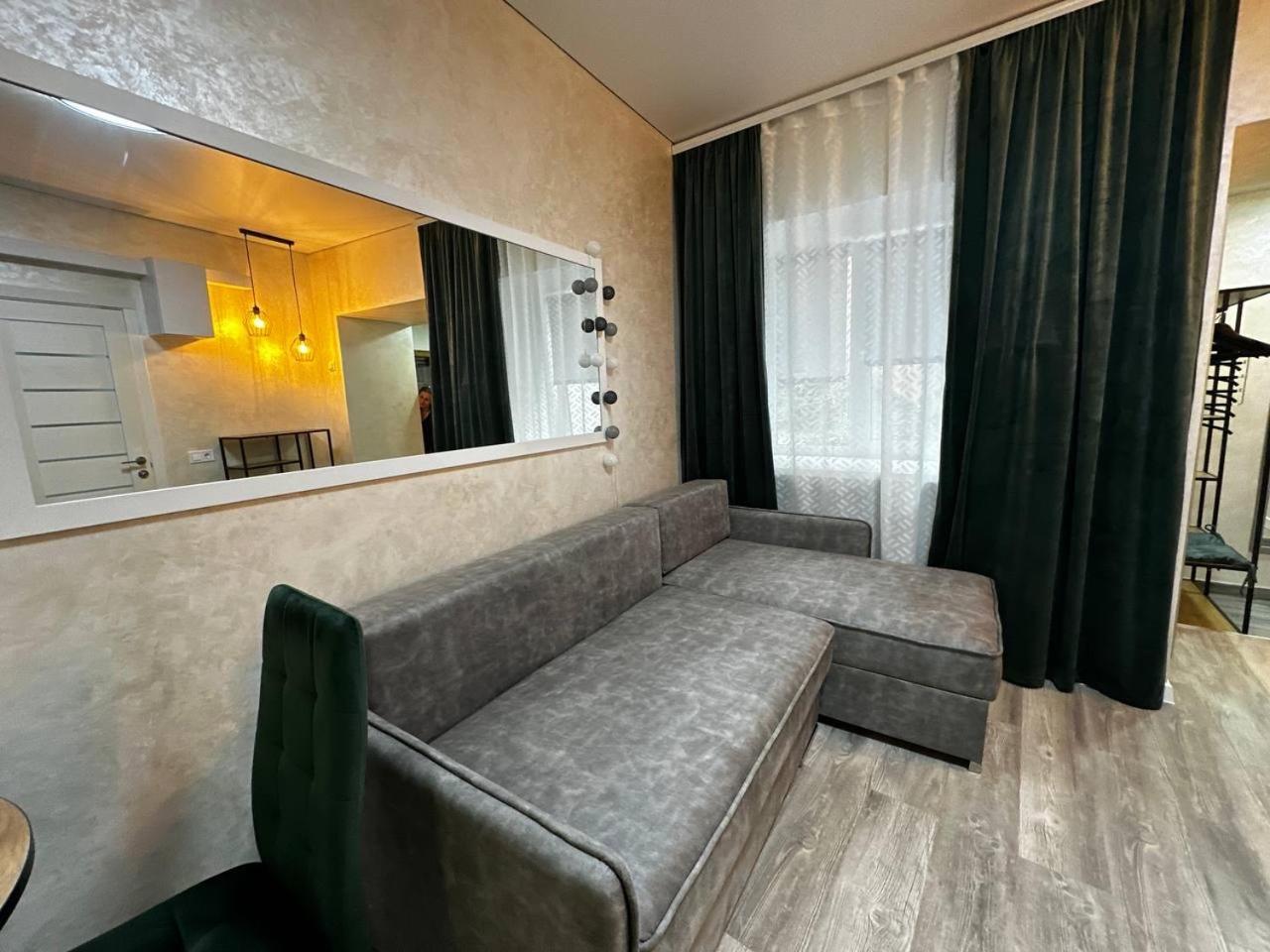 White Rooms On City Center Lviv Exterior foto