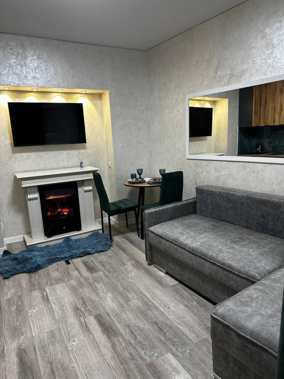 White Rooms On City Center Lviv Exterior foto
